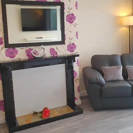 Pass The Keys Newly Renovated 3 Bedroom Bungalow Free Parking Сasa de vacaciones Scarborough