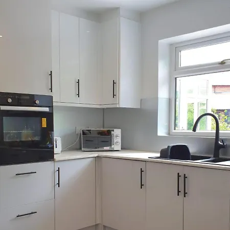 Pass The Keys Newly Renovated 3 Bedroom Bungalow Free Parking Сasa de vacaciones *