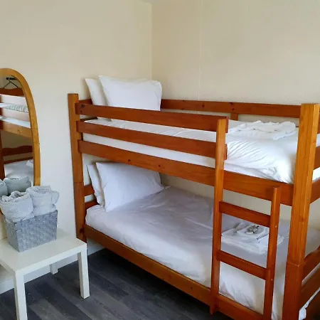 Pass The Keys Newly Renovated 3 Bedroom Bungalow Free Parking Сasa de vacaciones Scarborough