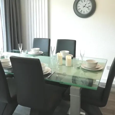 Pass The Keys Newly Renovated 3 Bedroom Bungalow Free Parking