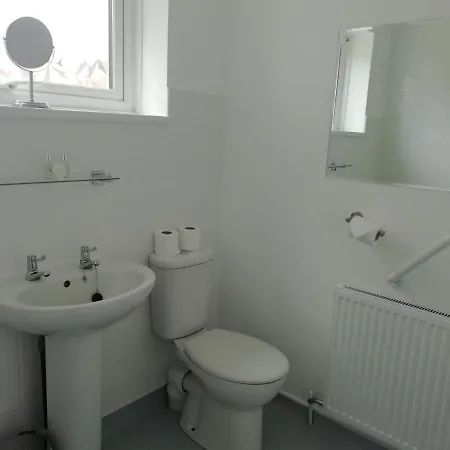 Pass The Keys Newly Renovated 3 Bedroom Bungalow Free Parking