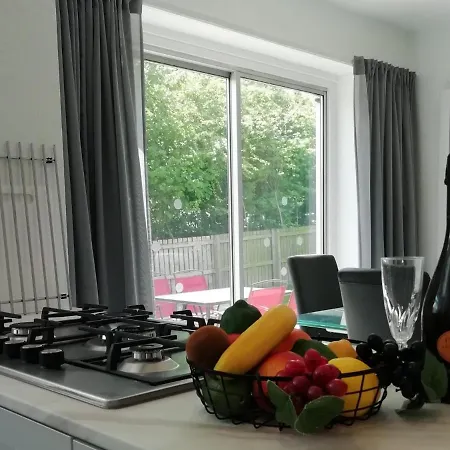Pass The Keys Newly Renovated 3 Bedroom Bungalow Free Parking