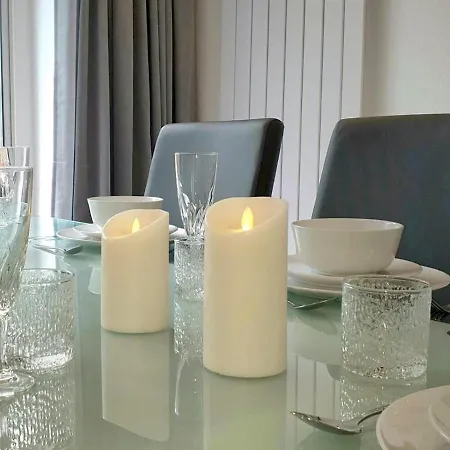 Pass The Keys Newly Renovated 3 Bedroom Bungalow Free Parking Сasa de vacaciones Scarborough
