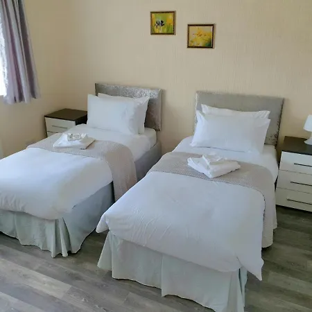 Pass The Keys Newly Renovated 3 Bedroom Bungalow Free Parking Сasa de vacaciones *
